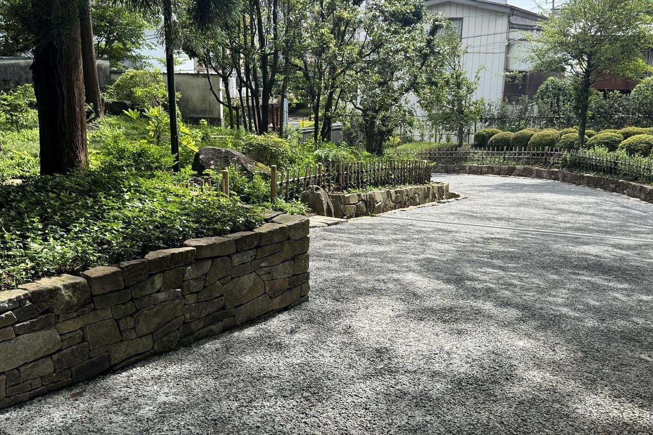 香山緑地_相木石_湘南ロックガーデン