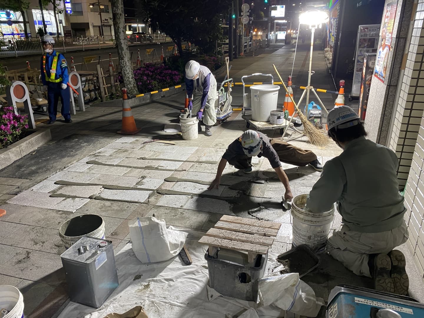靖国通り歩道復旧_湘南ロックガーデン