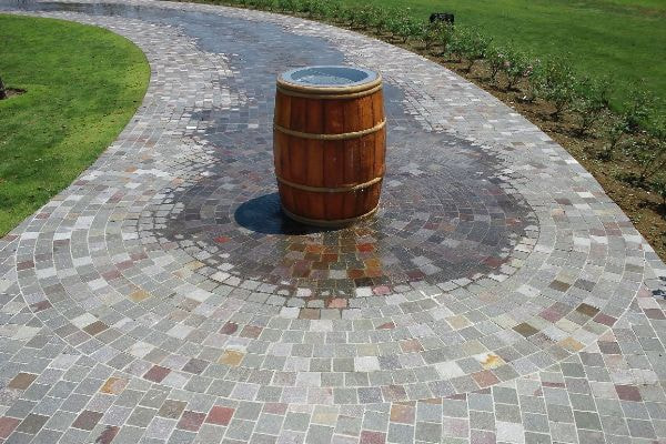 アルゼンチン斑岩_アンデルセン公園_湘南ロックガーデン