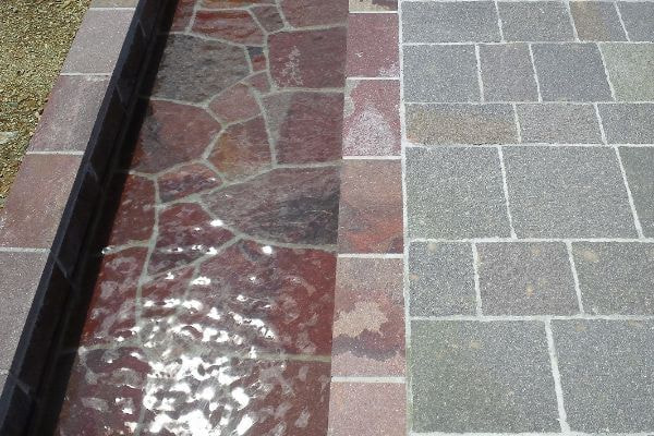 アルゼンチン斑岩_水路_湘南ロックガーデン