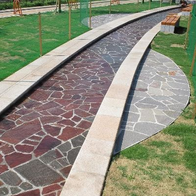 アルゼンチン斑岩_乱形施工例_湘南ロックガーデン