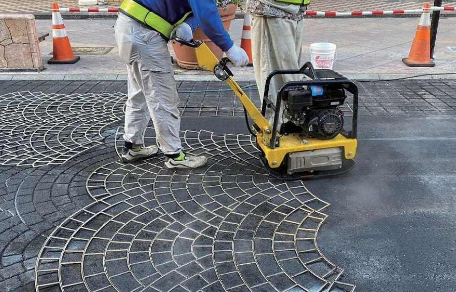 アースタンプ 型押しアスファルト工法による施工事例_施工画像2