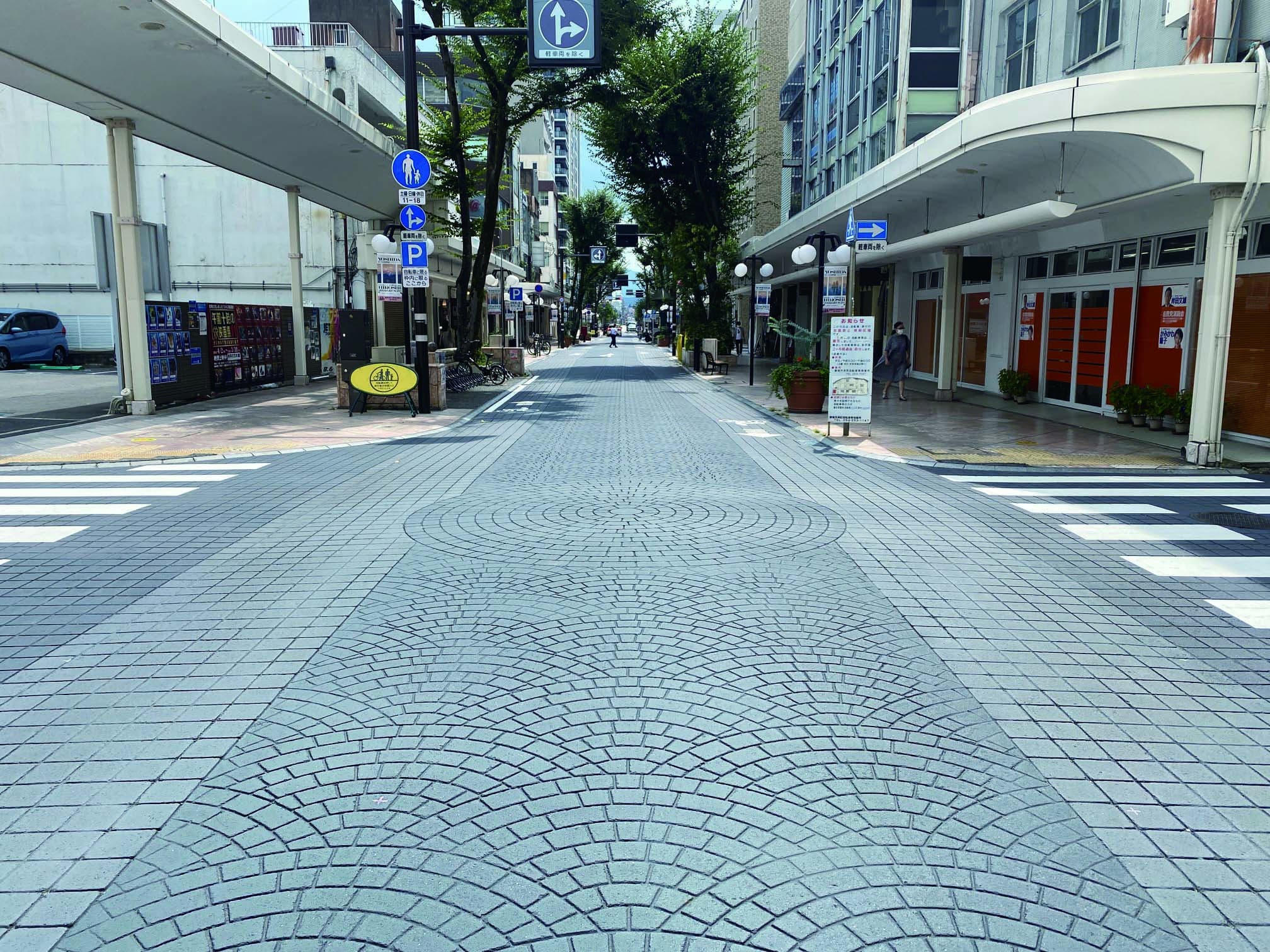 アースタンプ 型押しアスファルト工法による施工事例_商店街2