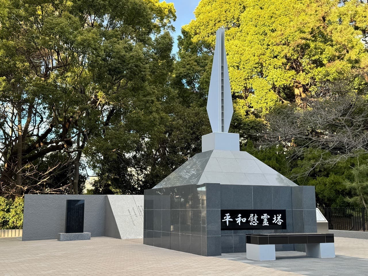 平和慰霊塔_湘南ロックガーデン